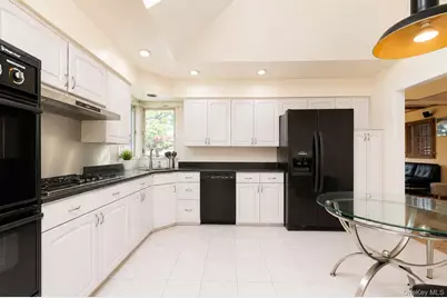 930 Balfour Street, Valley Stream, NY 11580 - Photo 9