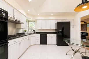 930 Balfour St, Valley Stream, NY 11580 - Photo 9