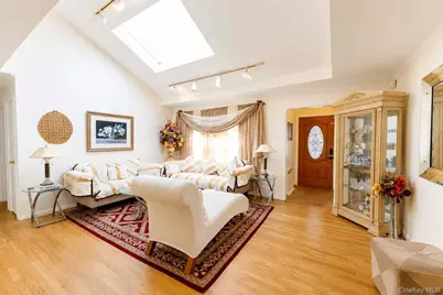 930 Balfour Street, Valley Stream, NY 11580 - Photo 3