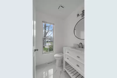 1 Manhasset Avenue #B, Port Washington, NY 11050 - Photo 11
