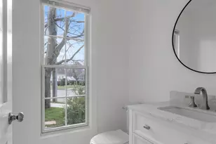 1 Manhasset Ave, Port Washington, NY 11050 - Photo 11