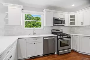 15 Victoria Ct, Oakdale, NY 11769 - Photo 5