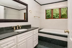 4 Pinewood Cir, White Plains, NY 10603 - Photo 15