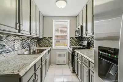 679 Warburton Avenue #2R, Yonkers, NY 10471 - Photo 13