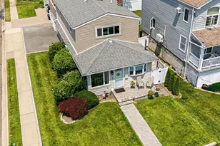 29 Milton Rd, Babylon, NY 11702 - Photo 3