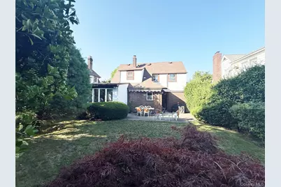 266 E Chester Street, Valley Stream, NY 11580 - Photo 3