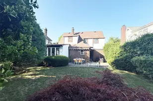 266 E Chester St, Valley Stream, NY 11580 - Photo 3