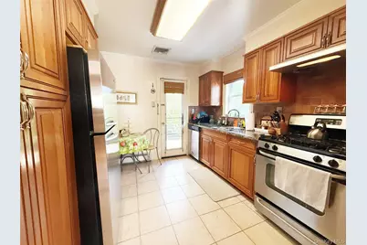 266 E Chester Street, Valley Stream, NY 11580 - Photo 7