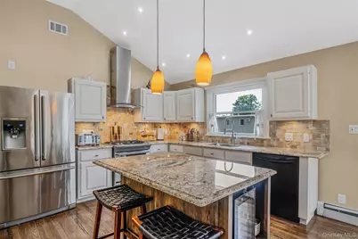 12 Alice Lane, Commack, NY 11725 - Photo 5