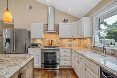 12 Alice Lane, Commack, NY 11725 - Photo 7