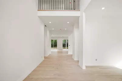 8 Crest Lane, Scarsdale, NY 10583 - Photo 3