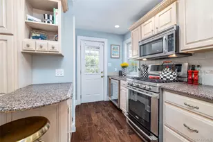 435 Morris Ave, Rockville Centre, NY 11570 - Photo 13