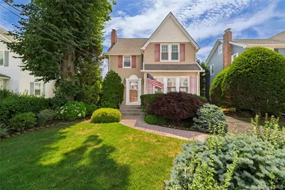435 Morris Avenue, Rockville Centre, NY 11570 - Photo 1