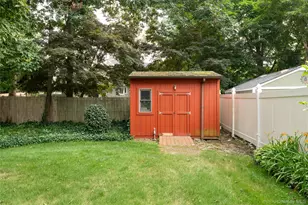 15 Fairfields Ct, Huntington Station, NY 11746 - Photo 33