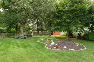15 Fairfields Ct, Huntington Station, NY 11746 - Photo 31