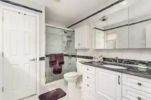 15 Fairfields Ct, Huntington Station, NY 11746 - Photo 11