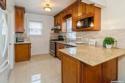 44 Jayson Avenue, Great Neck, NY 11021 - Photo 7