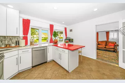 46 Elves Lane, Levittown, NY 11756 - Photo 15