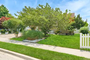 46 Elves Ln, Levittown, NY 11756 - Photo 3