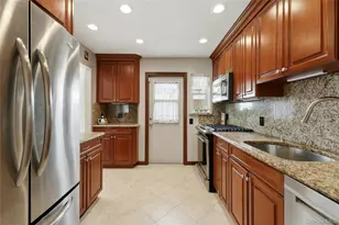 70 Birchwood Dr, New Hyde Park, NY 11040 - Photo 9