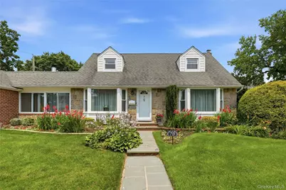70 Birchwood Drive, New Hyde Park, NY 11040 - Photo 3