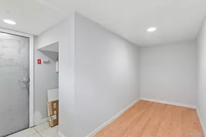 49 Clinton Avenue, Huntington, NY 11743 - Photo 19