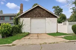 49 Clinton Ave, Huntington, NY 11743 - Photo 23