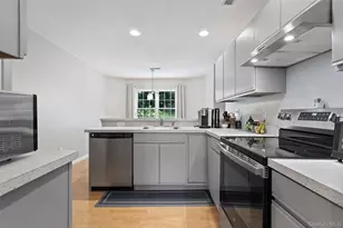 14 Lyford Ln, Poughkeepsie, NY 12601 - Photo 5