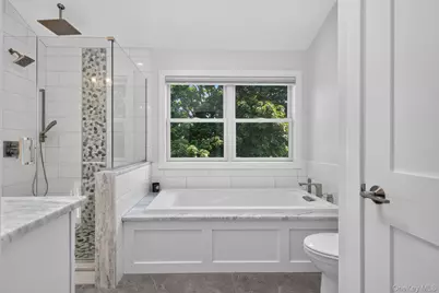292 N Alleghany Avenue, Lindenhurst, NY 11757 - Photo 17