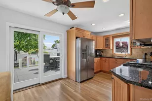 292 N Alleghany Ave, Lindenhurst, NY 11757 - Photo 9