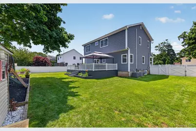 292 N Alleghany Avenue, Lindenhurst, NY 11757 - Photo 29