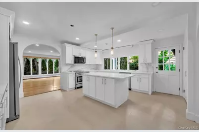 4 Potters Court, Great Neck, NY 11024 - Photo 5