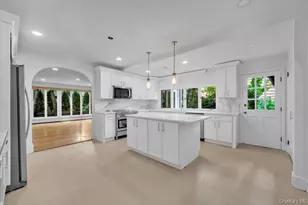 4 Potters Ct, Great Neck, NY 11024 - Photo 5