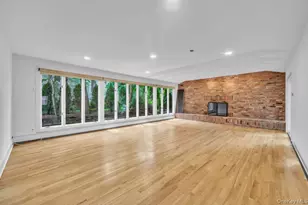 4 Potters Ct, Great Neck, NY 11024 - Photo 3