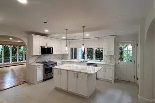 4 Potters Ct, Great Neck, NY 11024 - Photo 7