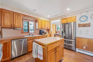 211 St Marks Pl, East Meadow, NY 11554 - Photo 9