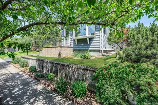 211 St Marks Pl, East Meadow, NY 11554 - Photo 33