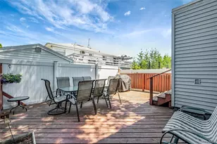 211 St Marks Pl, East Meadow, NY 11554 - Photo 5