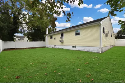 15 Center Avenue, Bay Shore, NY 11706 - Photo 13