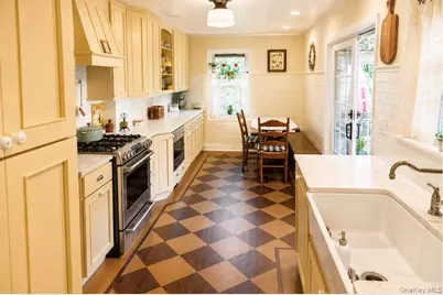 158 Wilson Avenue, Westbury, NY 11590 - Photo 11