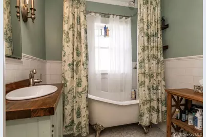 158 Wilson Avenue, Westbury, NY 11590 - Photo 27