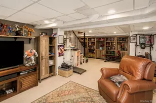 158 Wilson Ave, Westbury, NY 11590 - Photo 29