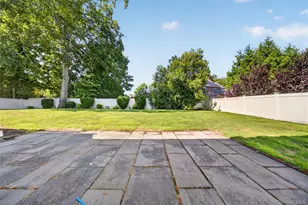 78 Sugar Maple Dr, Roslyn, NY 11576 - Photo 31