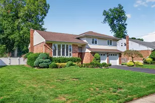 78 Sugar Maple Dr, Roslyn, NY 11576 - Photo 3