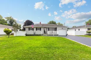 46 Andrea Ln, West Sayville, NY 11796 - Photo 3