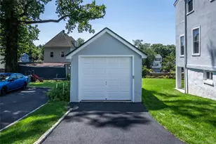 118 Pershing Ave, New Rochelle, NY 10801 - Photo 27