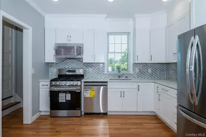 118 Pershing Avenue, New Rochelle, NY 10801 - Photo 17