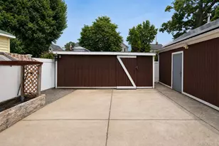 27 Avondale St, Valley Stream, NY 11581 - Photo 27