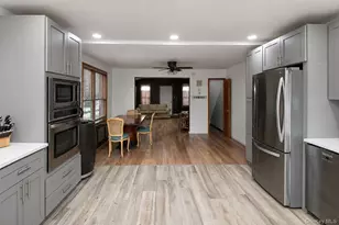 27 Avondale St, Valley Stream, NY 11581 - Photo 13