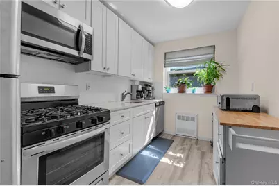 32 Pearsall Avenue #3F, Glen Cove, NY 11542 - Photo 5